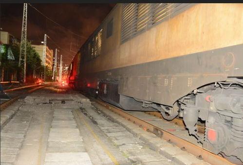 国产钢轨整容视频