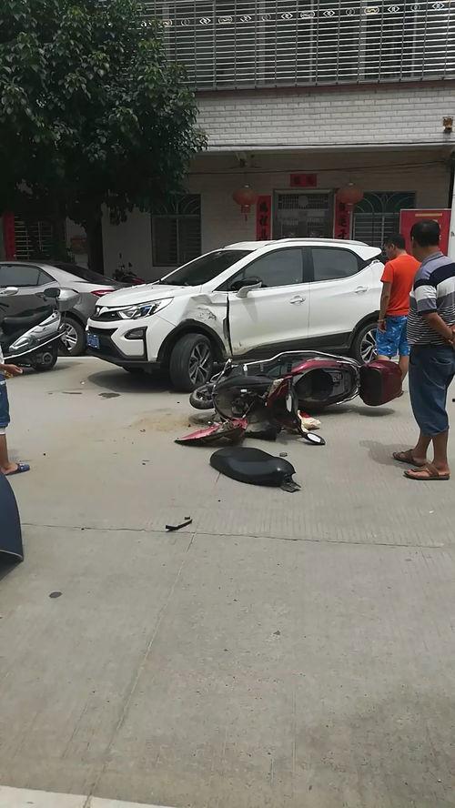 国产摩托车碰撞视频播放,惊心动魄的视觉冲击